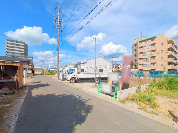 前面道路含む外観