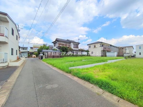 前面道路含む外観