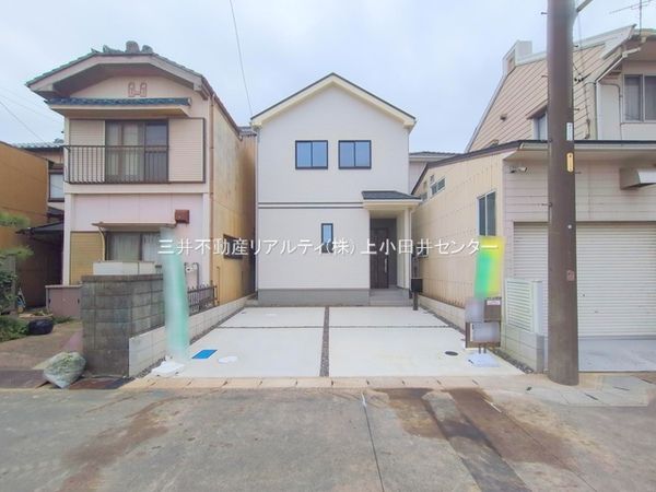 前面道路含む外観