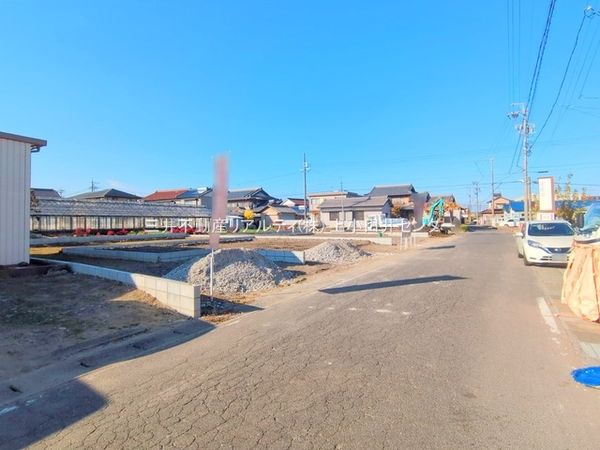 前面道路含む外観