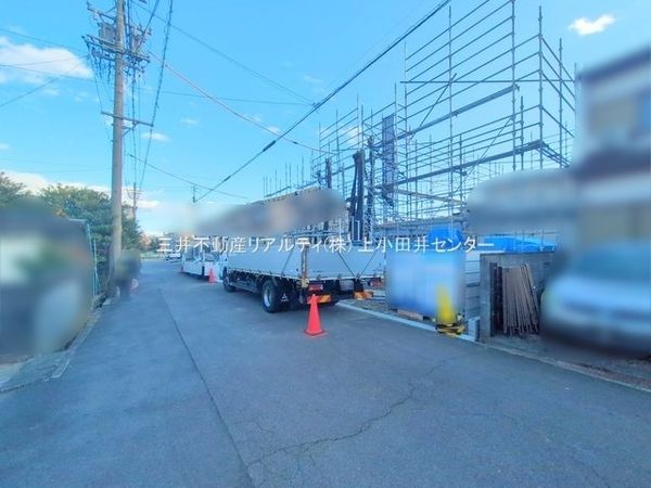 岩倉市中本町葭原 2号棟 前面道路含む外観 岩倉市中本町葭原 2号棟 前面道路含む外観