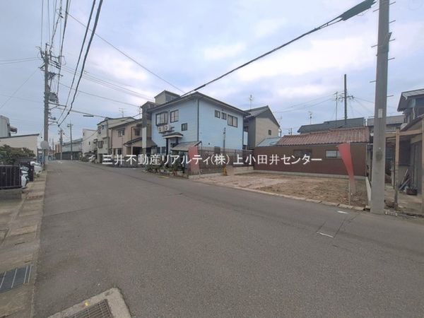 北名古屋市片場 新築戸建 前面道路含む外観 北名古屋市片場 新築戸建 前面道路含む外観