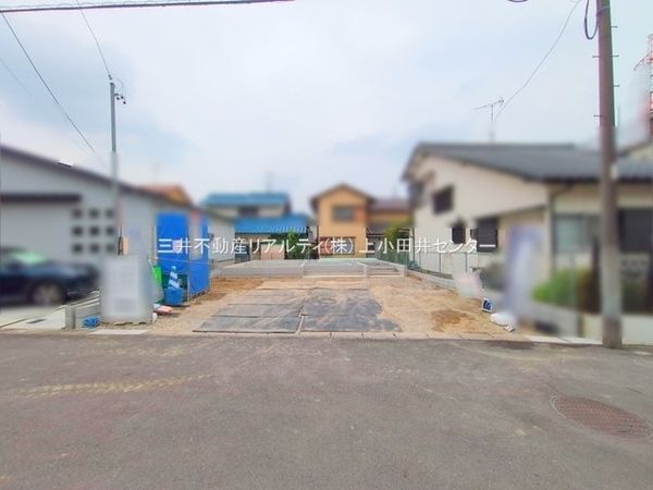 前面道路含む外観