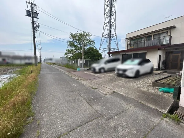 前面道路含む外観
