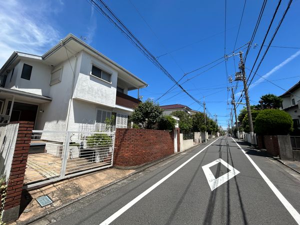前面道路含む外観
