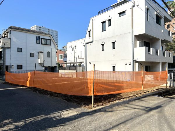 南青山4丁目 土地 前面道路含む外観 南青山4丁目 土地 前面道路含む外観