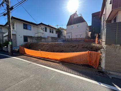 神宮前3丁目 新築戸建 前面道路含む外観