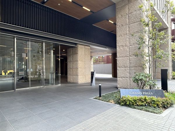 グランドヒルズ南青山 エントランス