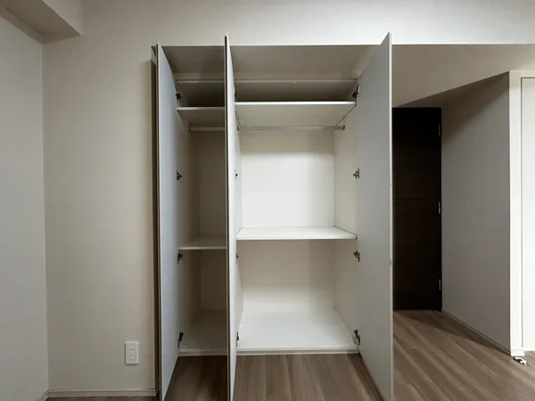 マスターベッドルーム部分収納（賃借人入居前に撮影しました。）