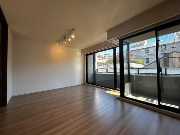 約14.4帖のリビングダイニング（賃借人入居前に撮影しました。）