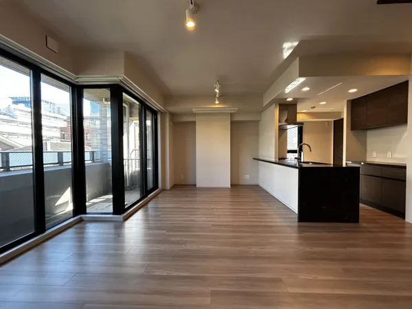 約18帖のLDK（賃借人入居前に撮影しました。）