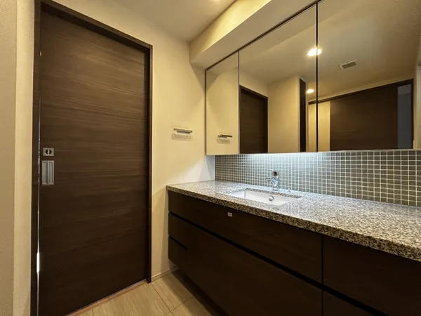 洗面室（賃借人入居前に撮影しました。）