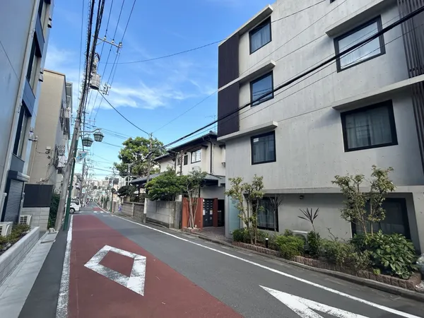 前面道路含む外観