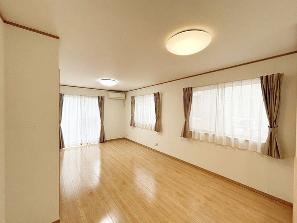 泉ケ丘5丁目 戸建 リビング 泉ケ丘5丁目 戸建 リビング