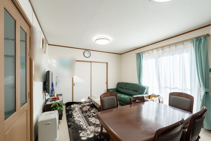 成田8丁目 戸建 リビング 成田8丁目 戸建 リビング