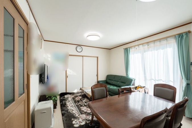 成田8丁目 戸建 リビング