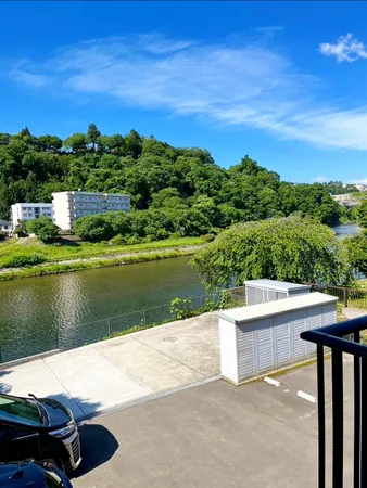 室内からも広瀬川と愛宕緑地の綺麗な景色を借景することができます。