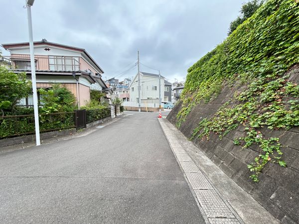 前面道路含む外観