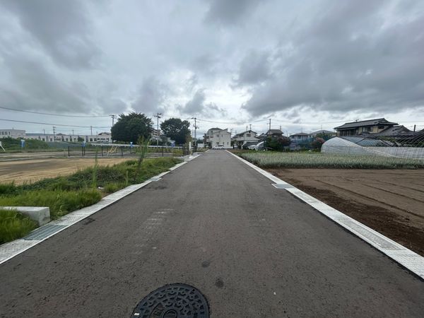 前面道路含む外観