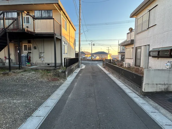 前面道路含む外観