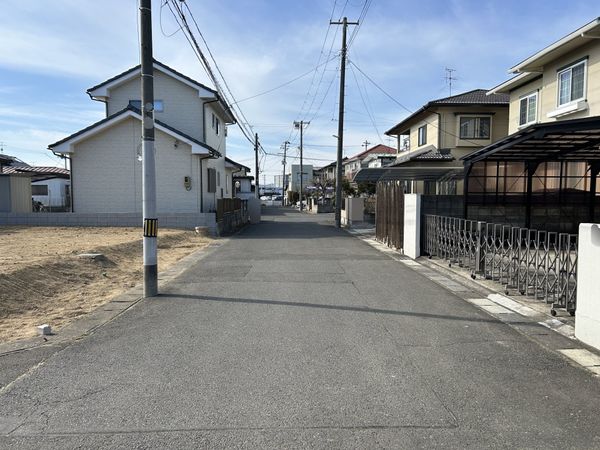 中田町字後河原 土地 前面道路含む外観