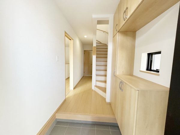 泉崎2丁目 新築戸建 B号棟 玄関
