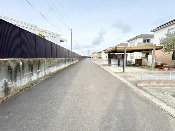 前面道路含む外観