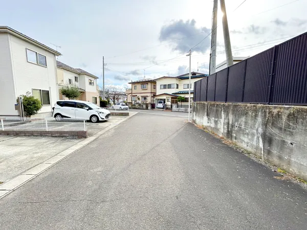 前面道路含む外観