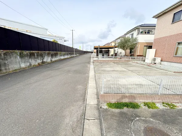 前面道路含む外観