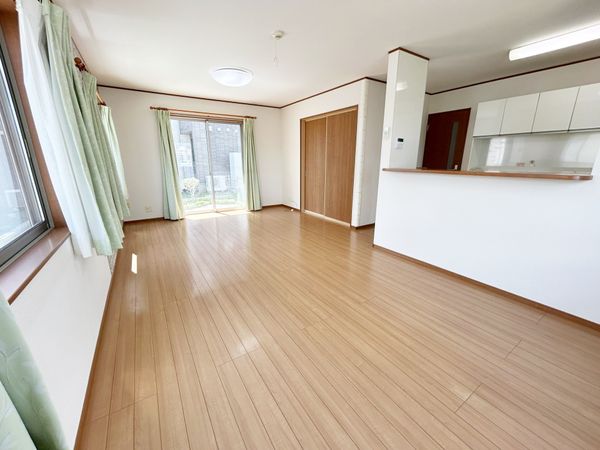 名取市美田園4丁目 戸建 リビング