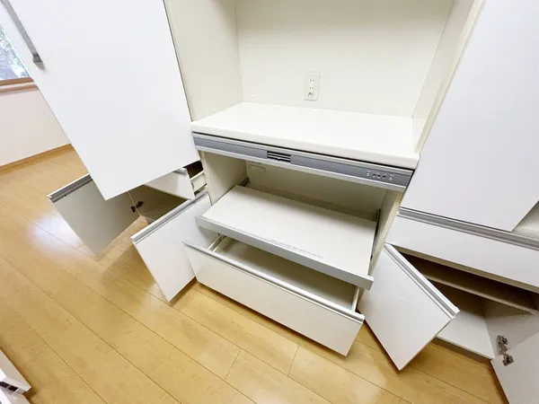 カップボードは収納力豊富です。