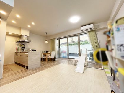 プレミストあすとテラス リビング