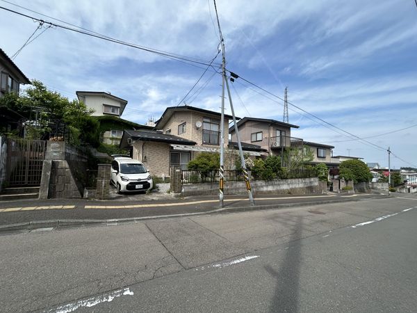 前面道路含む外観