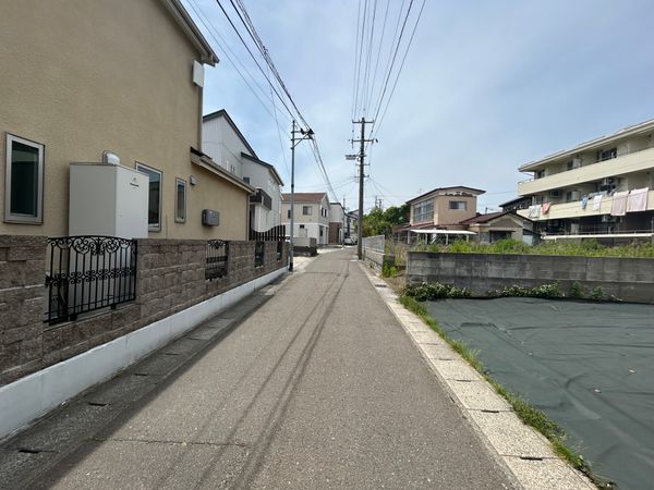 富沢二丁目 売地 前面道路含む外観 富沢二丁目 売地 前面道路含む外観