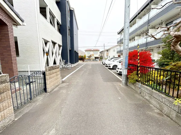 前面道路含む外観