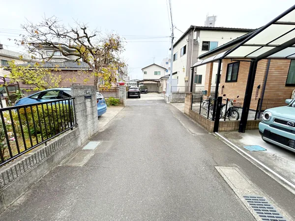 前面道路含む外観