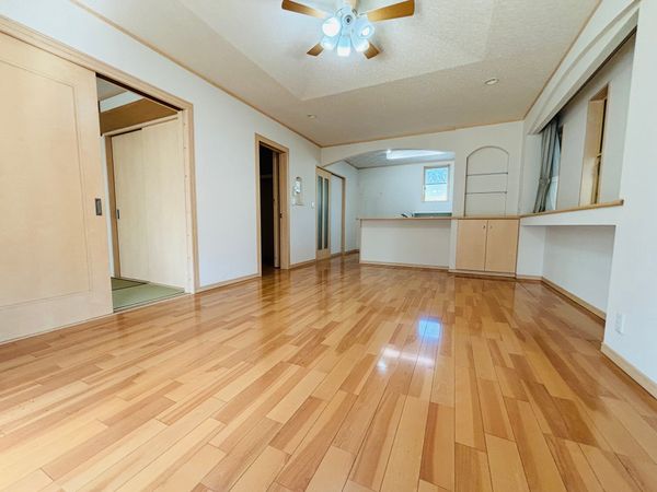 上飯田二丁目 戸建 ニッチ収納や出窓などこだわりのつくりです。