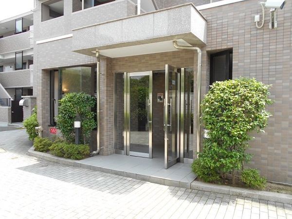 ヴィルヌーブ花京院二丁目 エントランス