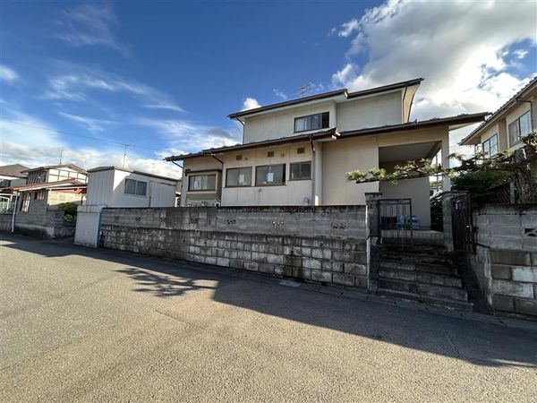 前面道路含む外観