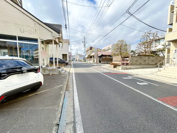 前面道路含む外観