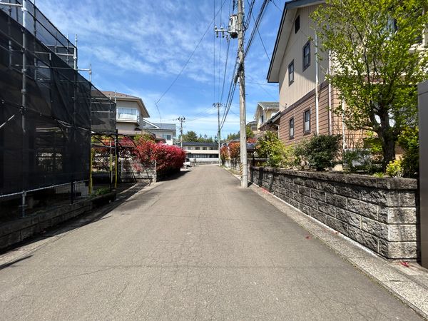 前面道路含む外観