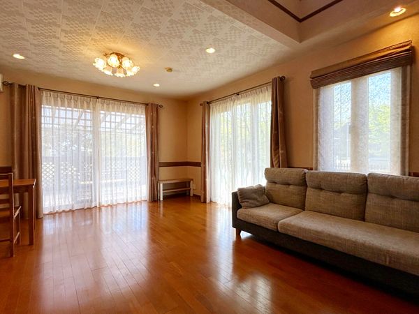 高野原1丁目 戸建 リビング