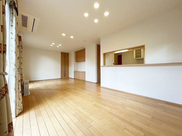 紫山5丁目 中古戸建 リビング