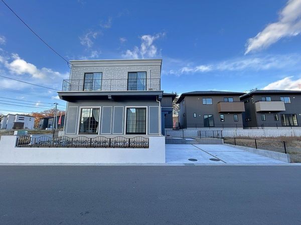 本田町 新築戸建 前面道路含む外観 本田町 新築戸建 前面道路含む外観