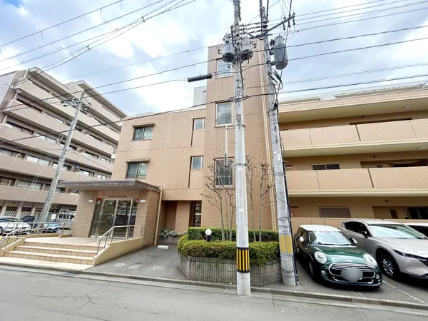 玄関脇にあるトランクルームはスキー用品等の季節用品からベビーカー、旅行用のトランクも収納可能です。