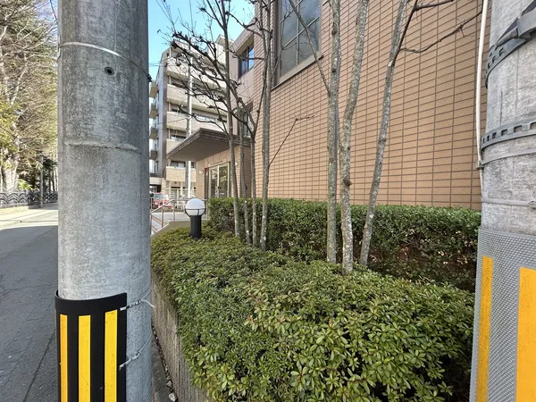 各居室のお部屋は出っ張りがなく家具の配置がしやすいアウトフレーム工法となっております。