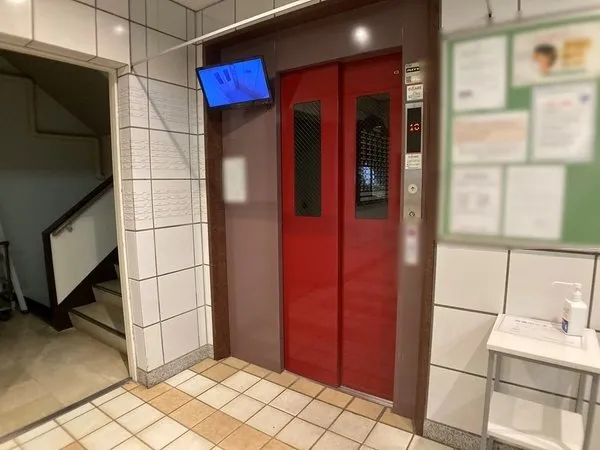 エレベーター前