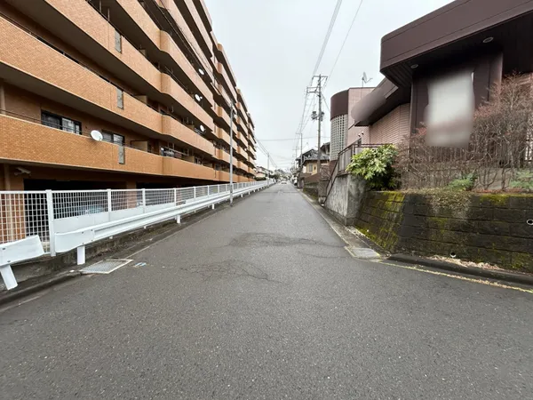 前面道路含む外観