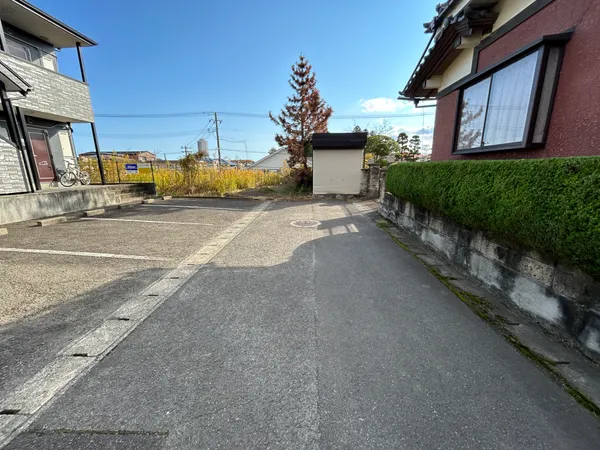 前面道路含む外観