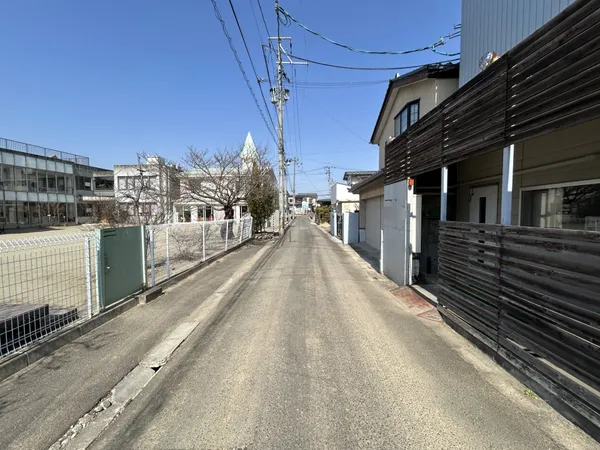 前面道路含む外観
